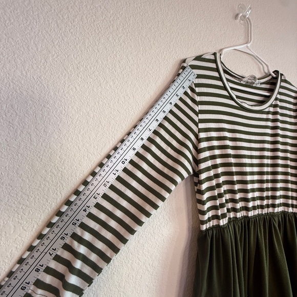 Chic Forest Stripes & Olive Sway – Vidarton XL Midi Dress w/ Pockets 🌿Preloved - Picture 6 of 12